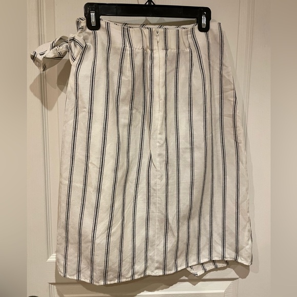 ⭐️ Zara Linen Skirt - Size Medium - Picture 2 of 4